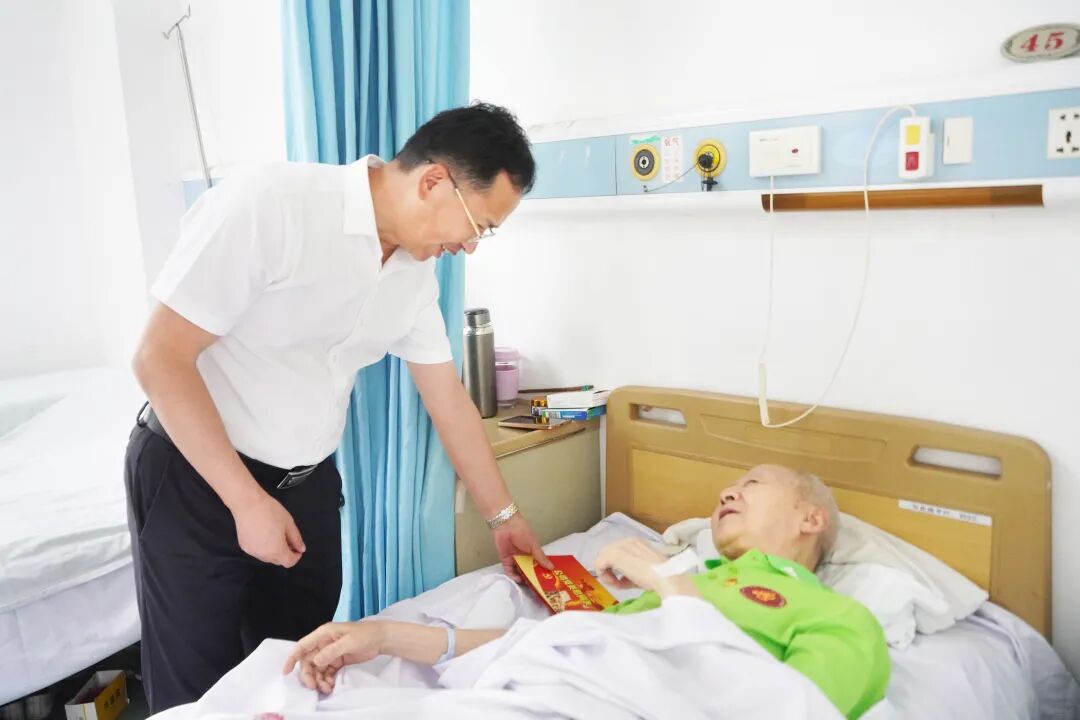 公司党委书记、董事长程治华2.JPG 公司党委书记、董事长程治华2.JPG