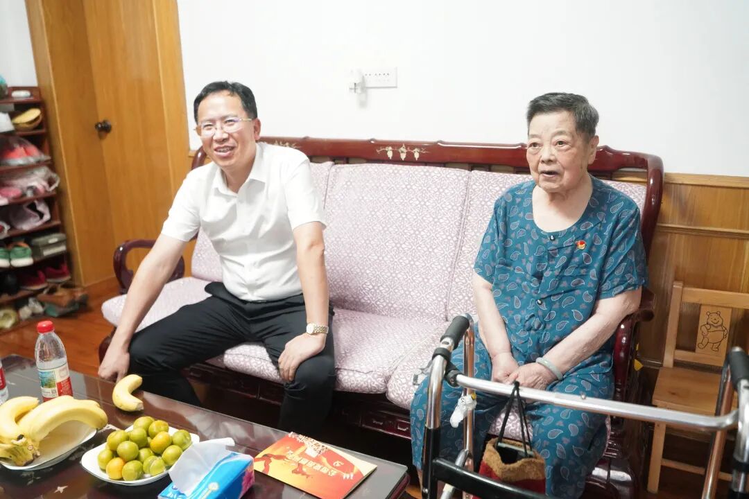 公司党委书记、董事长程治华.JPG 公司党委书记、董事长程治华.JPG