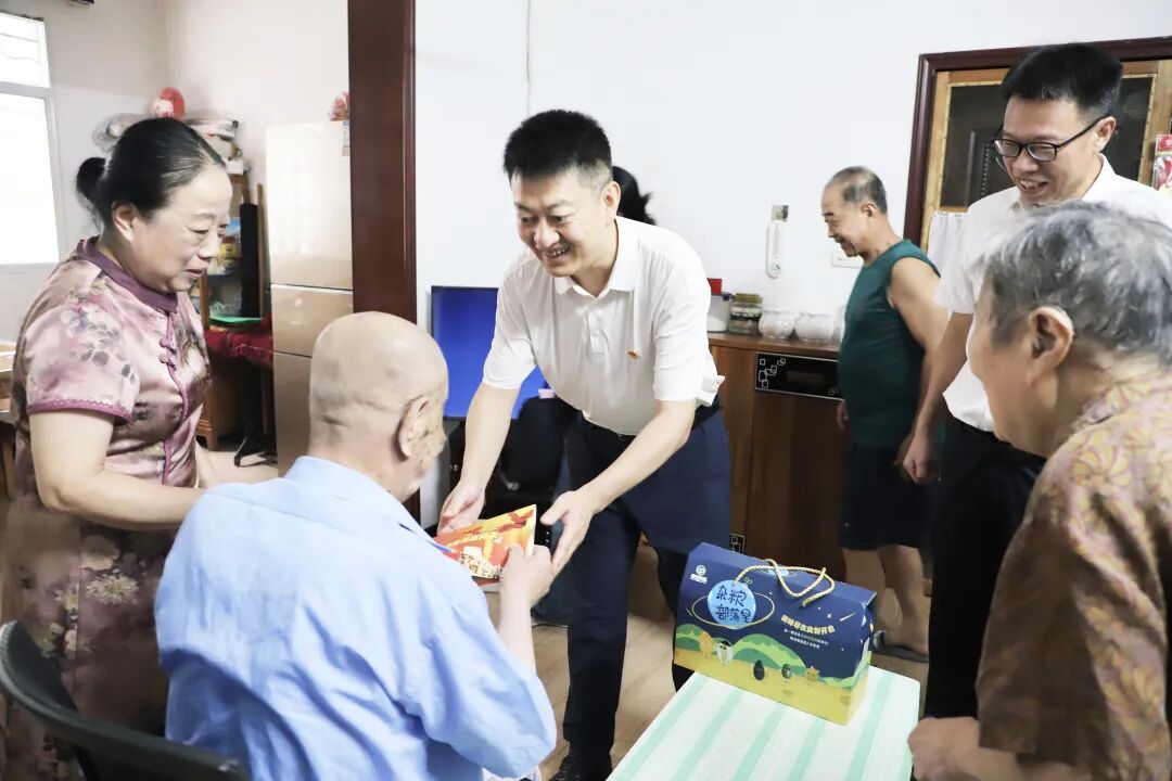 公司党委副书记、工会主席王勃.jpg 公司党委副书记、工会主席王勃.jpg